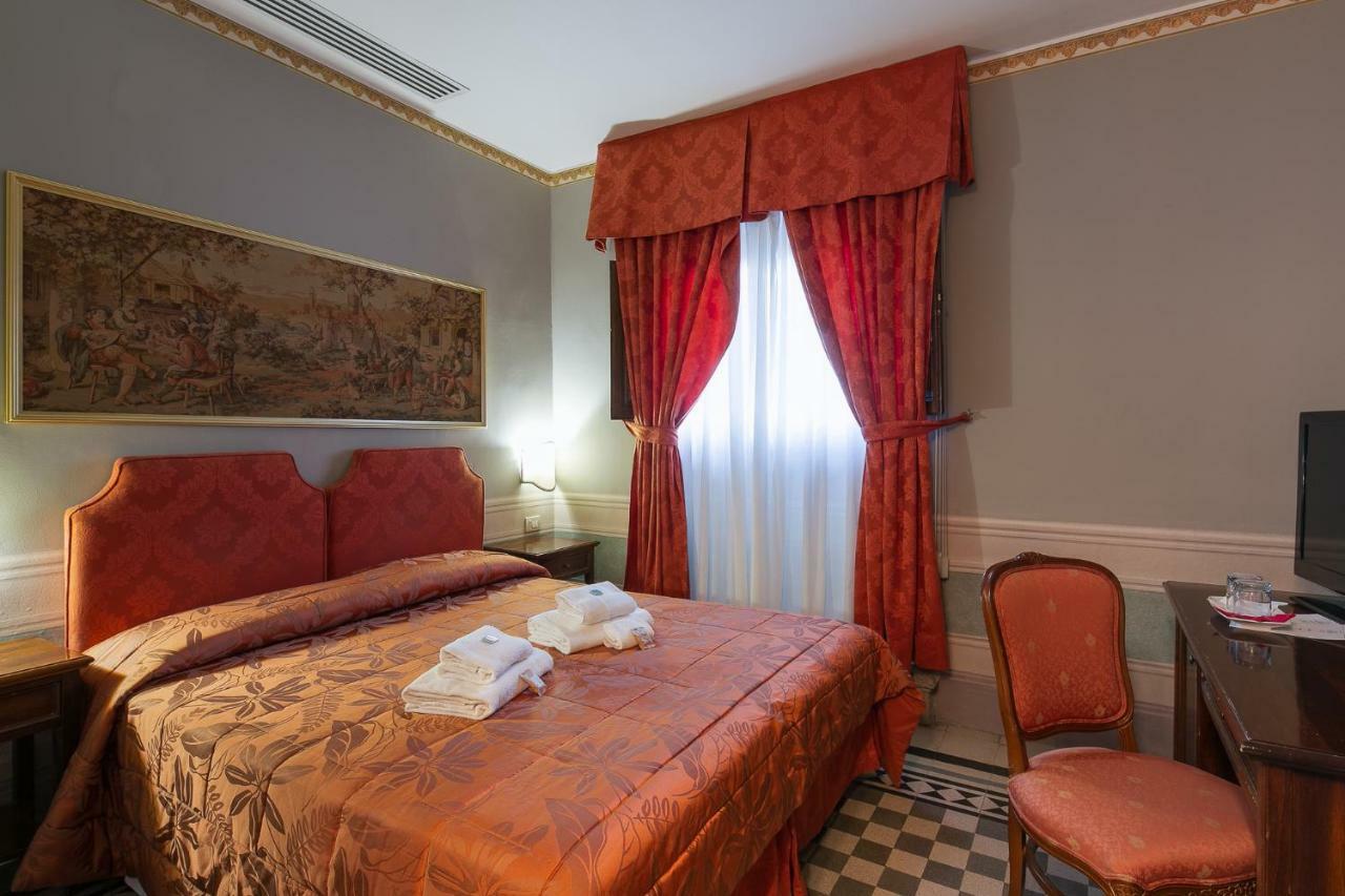 I Portici Hotel - Residenza D'Epoca Арецо Екстериор снимка
